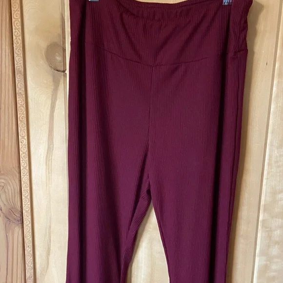 🔥5 for $16🔥No Boundaries Women’s Burgundy Flared Pants/Leggings - Picture 5 of 9